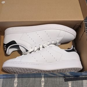 Adidas Stan Smith's NWOT (Size 8)